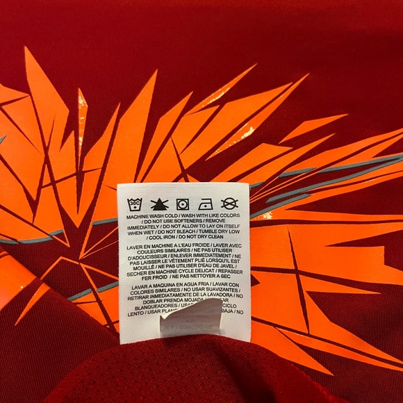 Youth  NIKE PRO COMBAT Dri-Fit, Fitted Long Sleeve Shirt. Size XL. - Picture 4 of 8